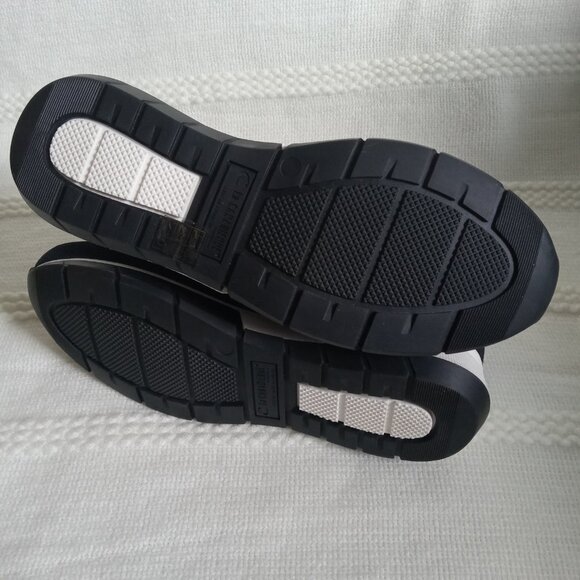 FINAL SALE NWOT Women’s La Canadienne Newport Suede Bootie - Picture 3 of 5